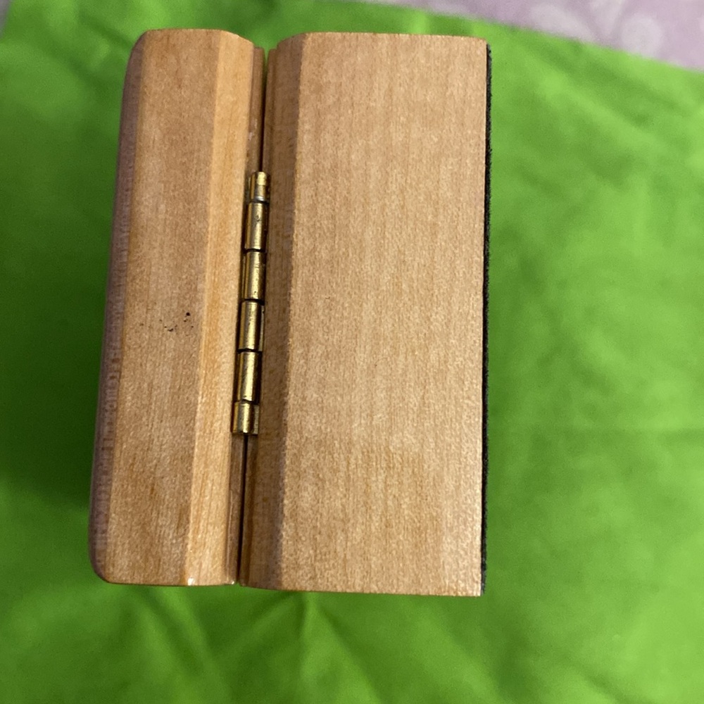Krementz wooden design jewelry box - Picture 5 of 5